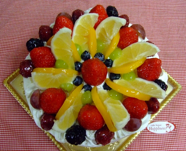6号　フルーツいっぱいのデコレーションケーキ