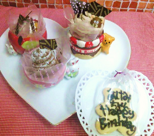 陶器の器にケーキを♪
